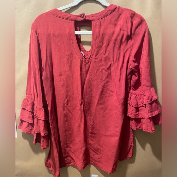 Cropped Bell Sleeve Rust Boutique Colored Key Hole Top. Size Small - Picture 3 of 4